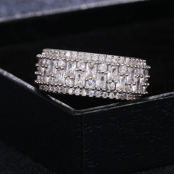 *NEW*925 Silver Luxury Diamond Ring - Picture 6 of 7